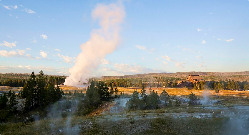 Old Faithful Inn Yellowstone